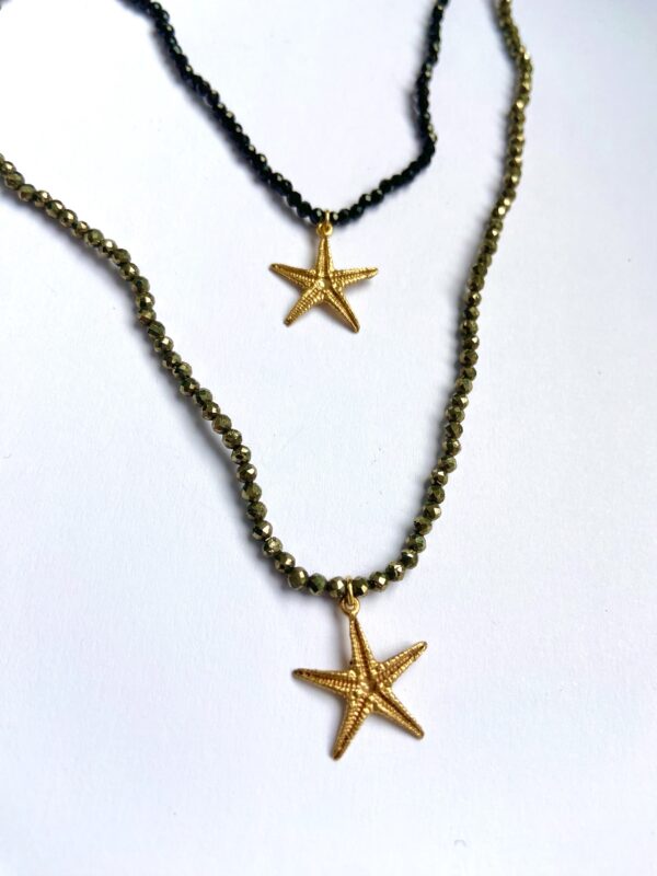 Colgante pequeña Estrella de mar oro con piedras. - Imagen 2